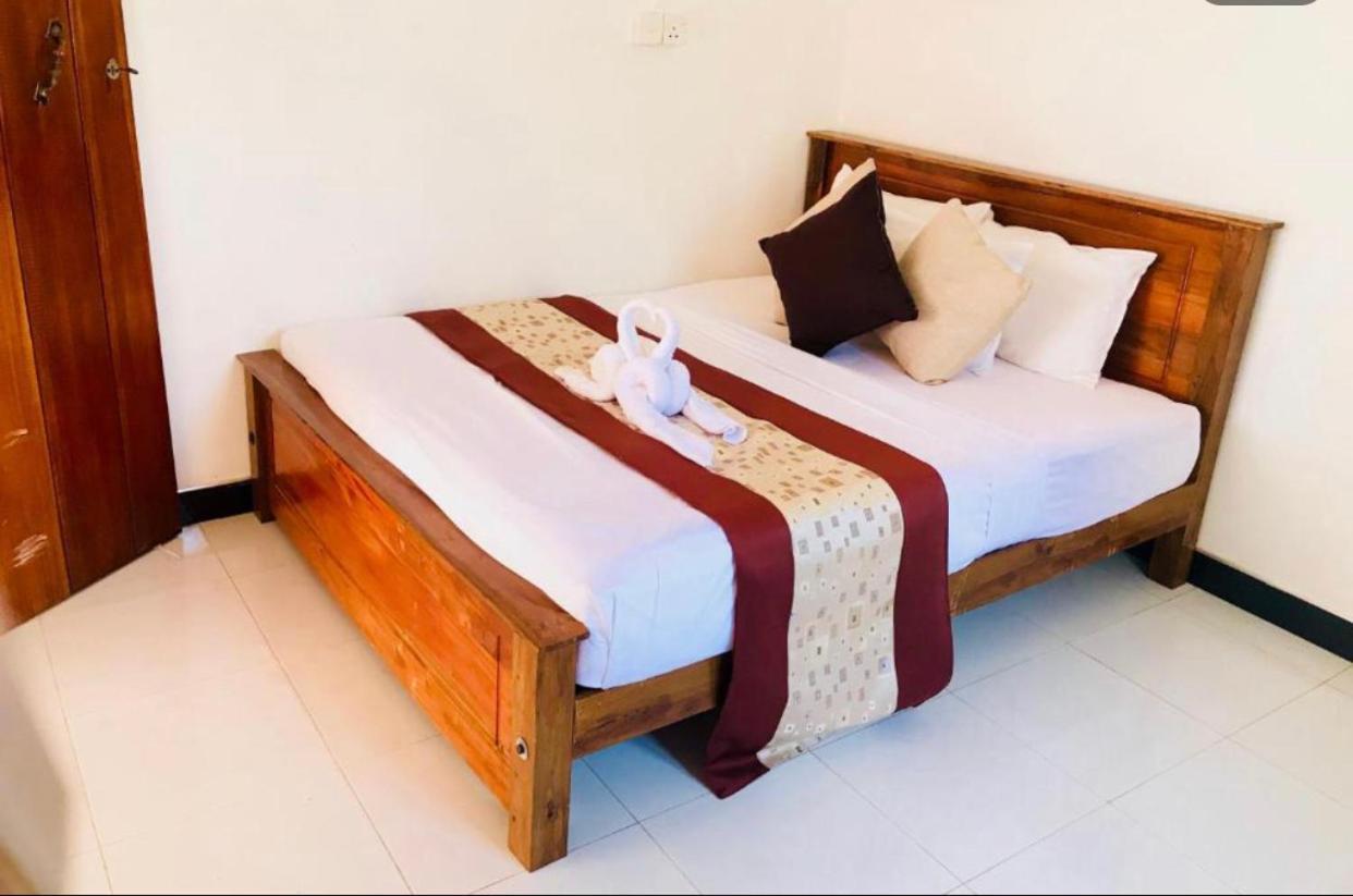 Trinco Relax Hut Hotel Тринкомале Екстериор снимка