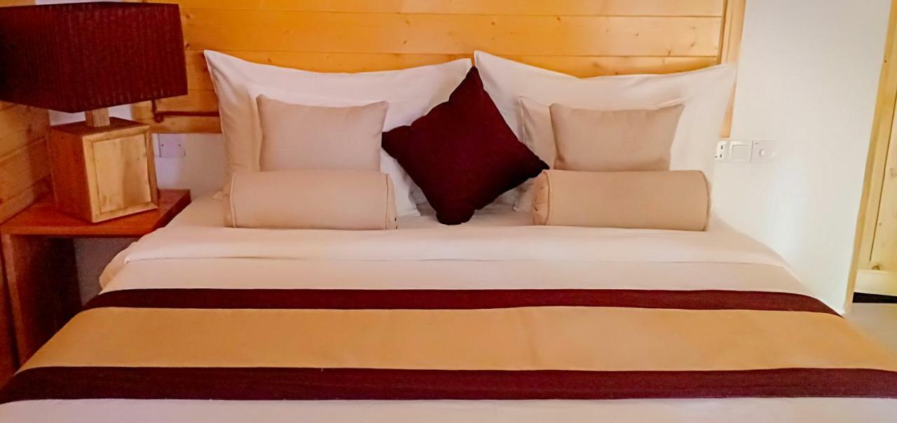 Trinco Relax Hut Hotel Тринкомале Екстериор снимка