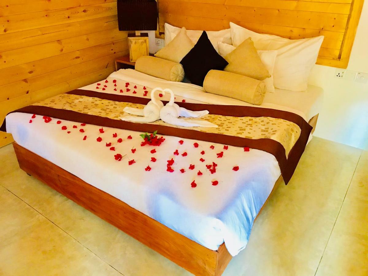 Trinco Relax Hut Hotel Тринкомале Екстериор снимка