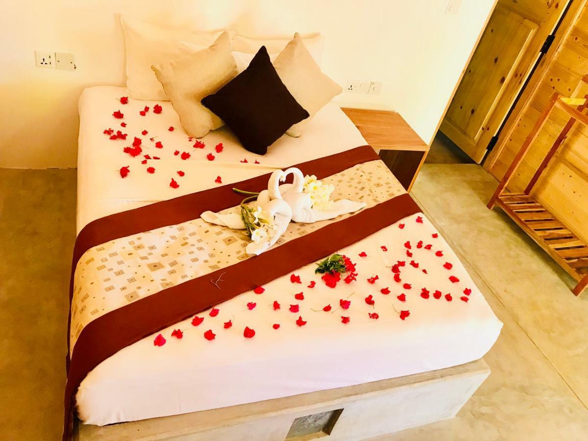 Trinco Relax Hut Hotel Тринкомале Екстериор снимка