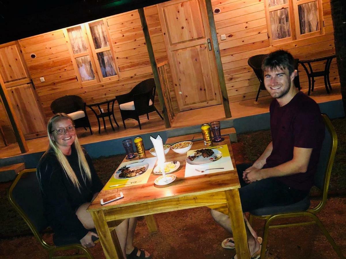 Trinco Relax Hut Hotel Тринкомале Екстериор снимка