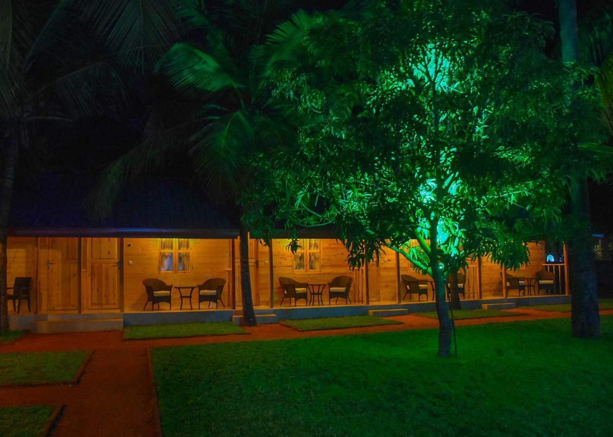 Trinco Relax Hut Hotel Тринкомале Екстериор снимка
