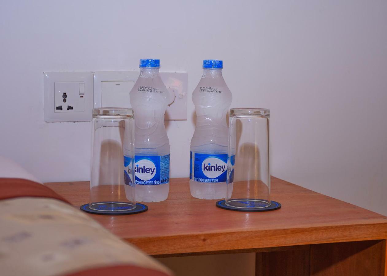 Trinco Relax Hut Hotel Тринкомале Екстериор снимка