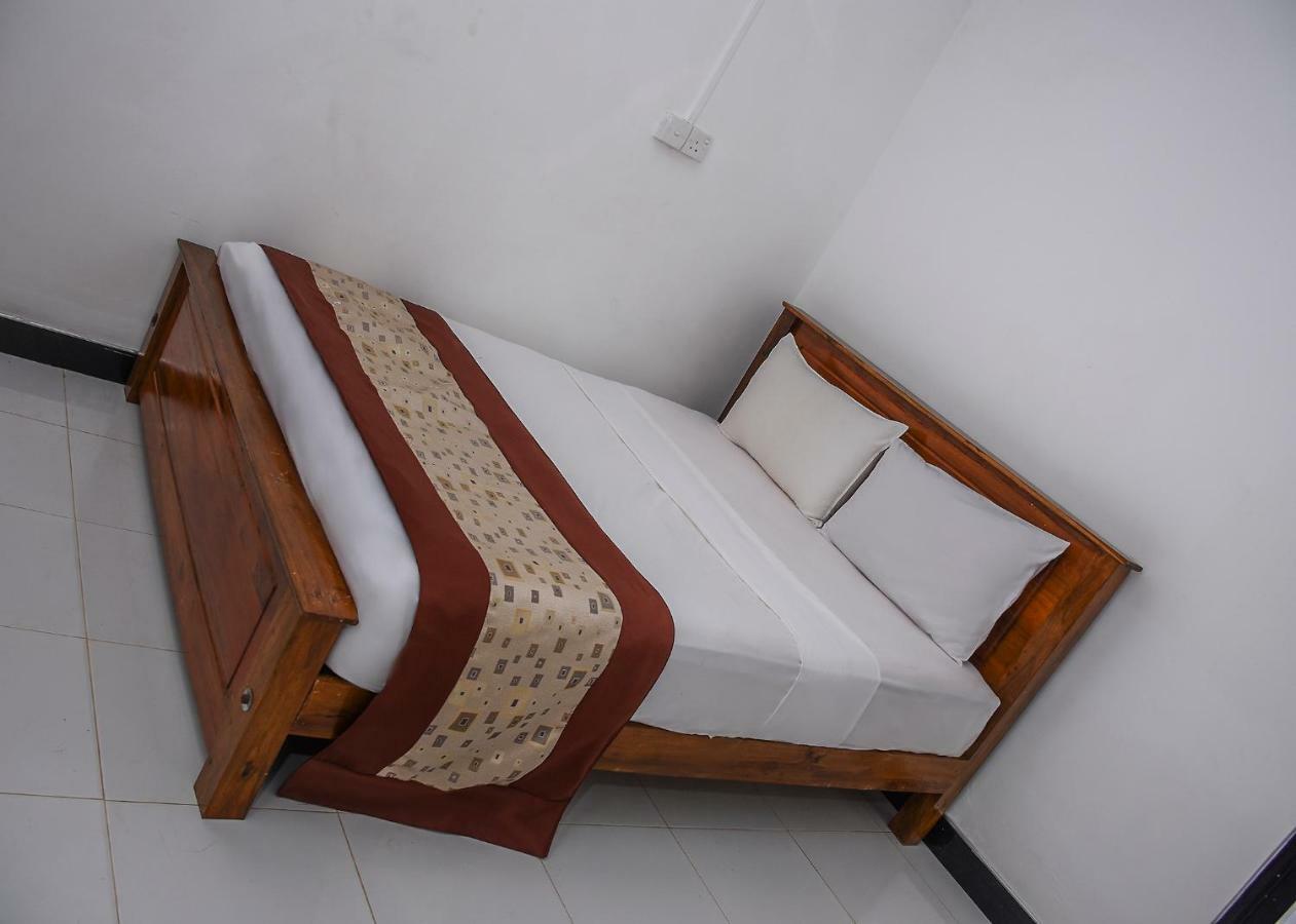 Trinco Relax Hut Hotel Тринкомале Екстериор снимка