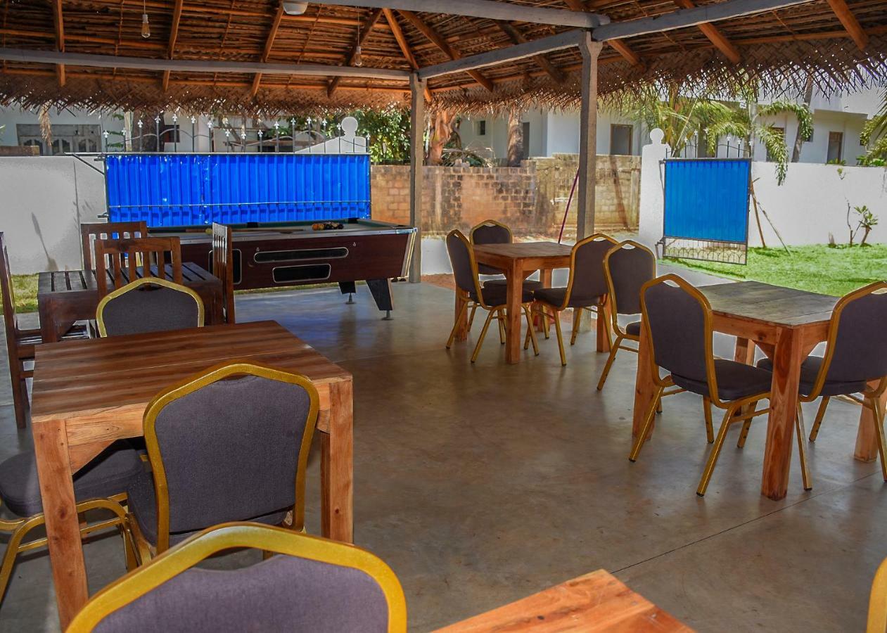Trinco Relax Hut Hotel Тринкомале Екстериор снимка